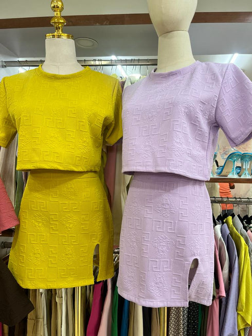 MODERN GRIL Crop Top With Side Slit Skirt